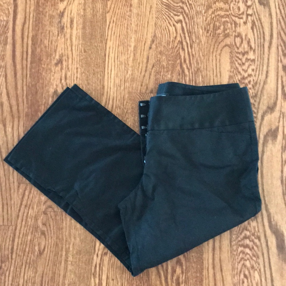 Black capris